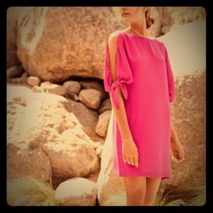 Vince Camuto cold shoulder bow-sleeve dress